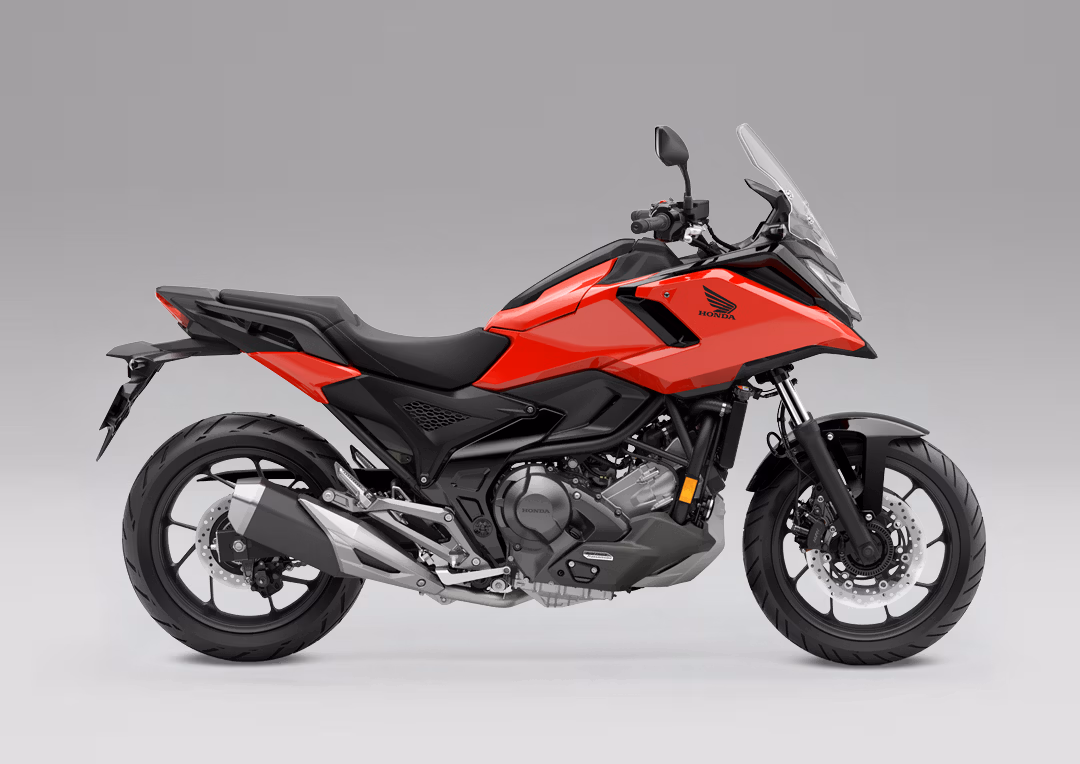 Honda NC750X DCT 2026, moto adventure verde, vista lateral
